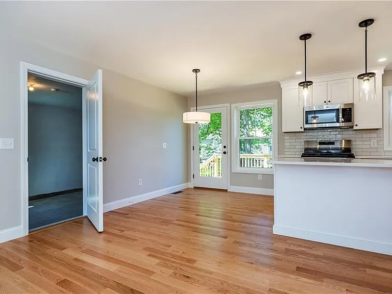 83 Cadora Ave — Photo 23