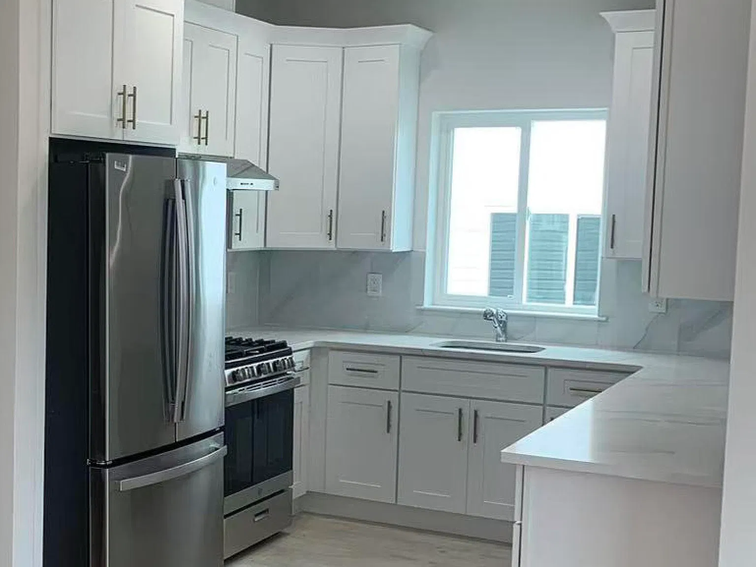 3 bed, 3.0 bath, 2475 sqft, $3,300 — Photo 3