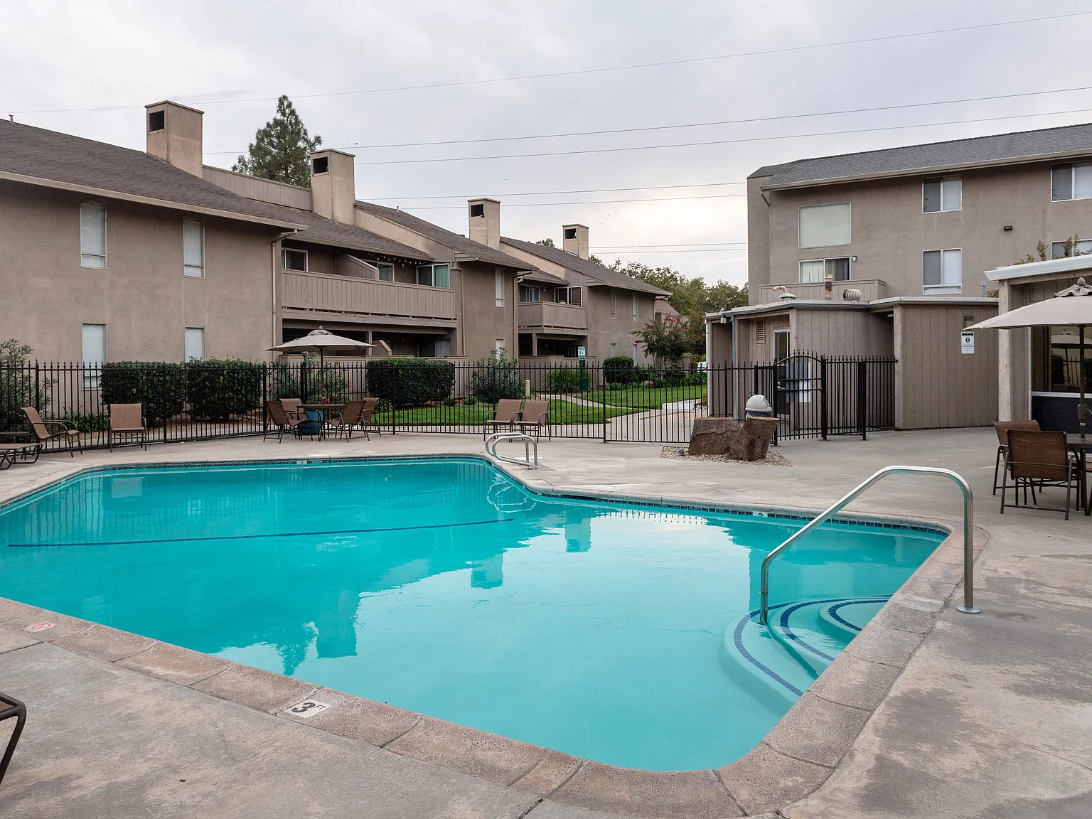 Sierra Regency Apartments — Photo 3