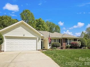 2127 Candlelight Woods Dr, Matthews, NC 28105