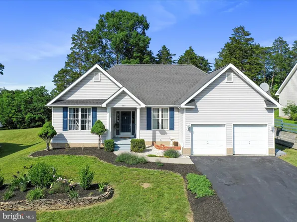 695 Crystal Ln, Strasburg, VA 22657