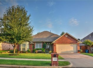 2016 Del Simmons Dr, Edmond, OK 73003
