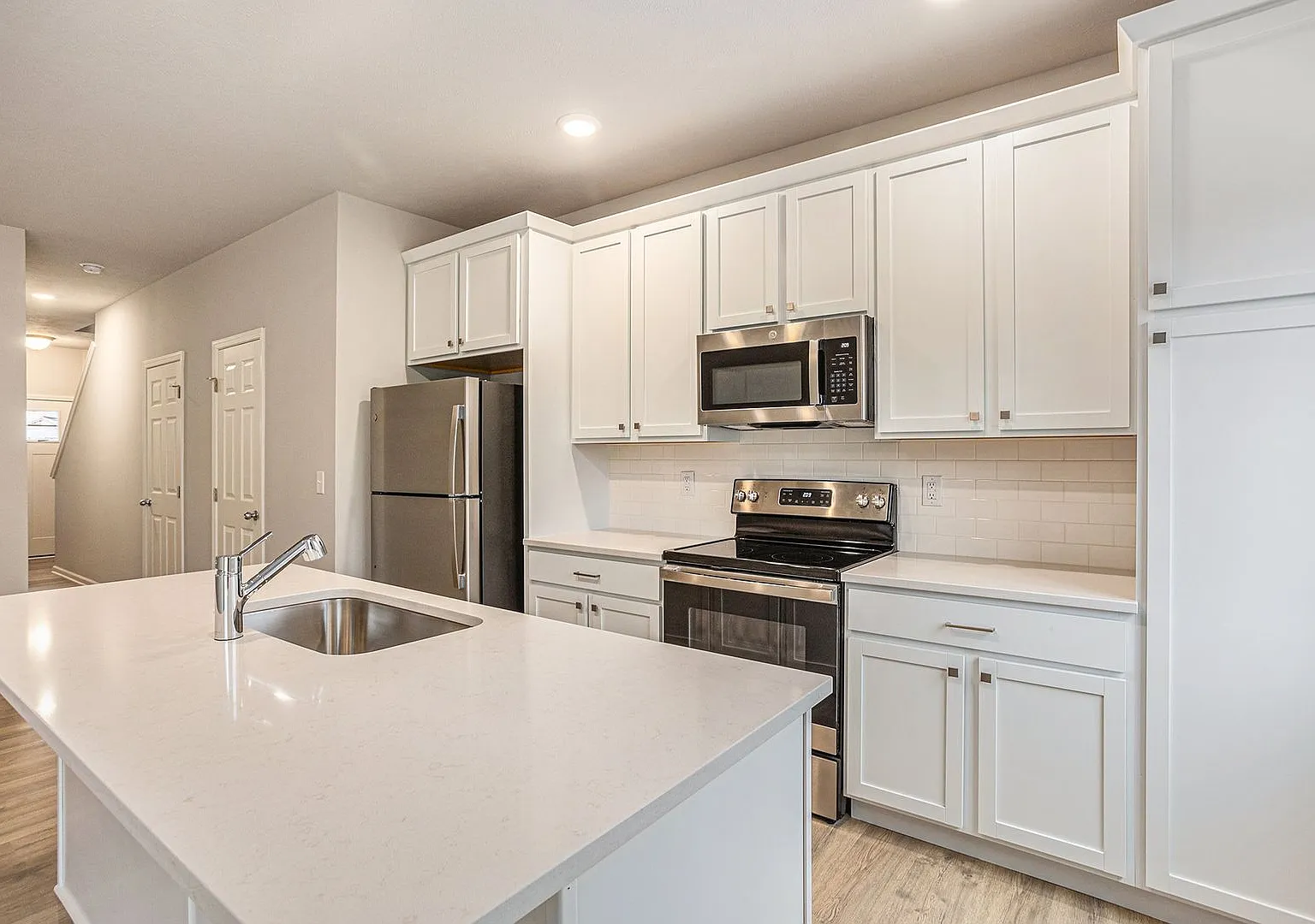 Move In Special: Get August & September Rent FREE! Move in by August 31st to receive FREE rent fo... — Photo 2