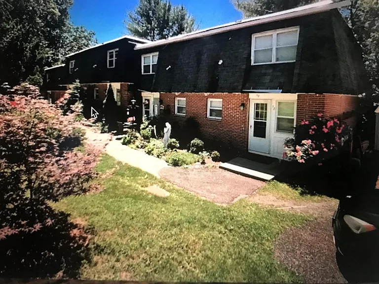 Robbins Ave — Photo 3