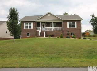 109 Elk Creek Dr, Hudson, NC 28638