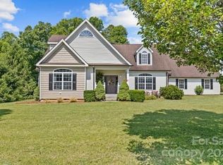 67 Cheraw Ln, Flat Rock, NC 28731