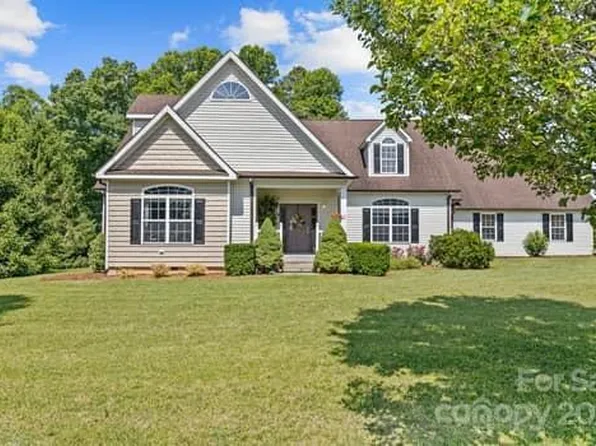 67 Cheraw Ln, Flat Rock, NC 28731