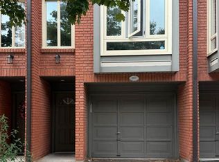 895 Maple Ave #607, Burlington, ON L7S 2H7