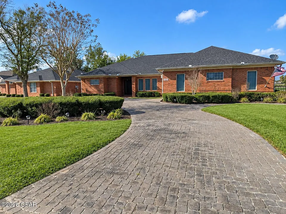 3237 Country Club Dr