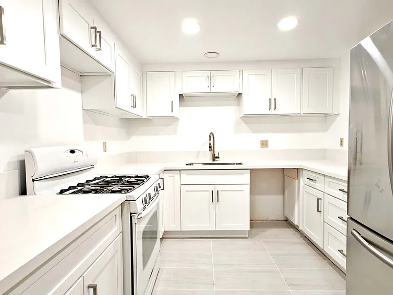 1834 S Marengo Ave #31 — Photo 11