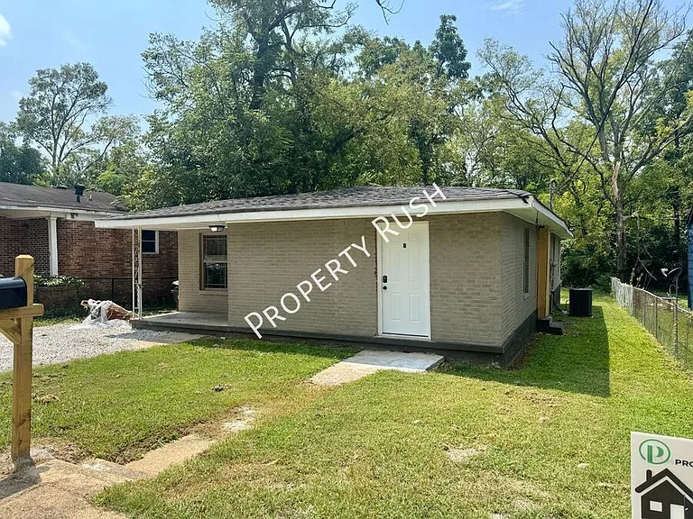 1718 Portland St #B — Photo 3