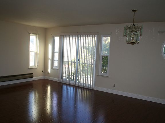 5th image of 411 Commercial Ave #A