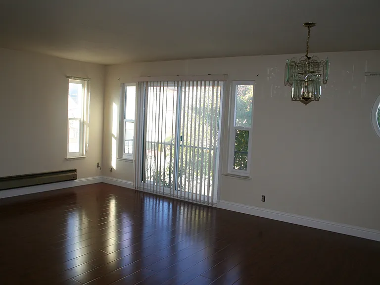411 Commercial Ave #A — Photo 5