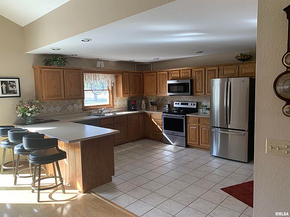 5th image of 528 Hillbrook Est
