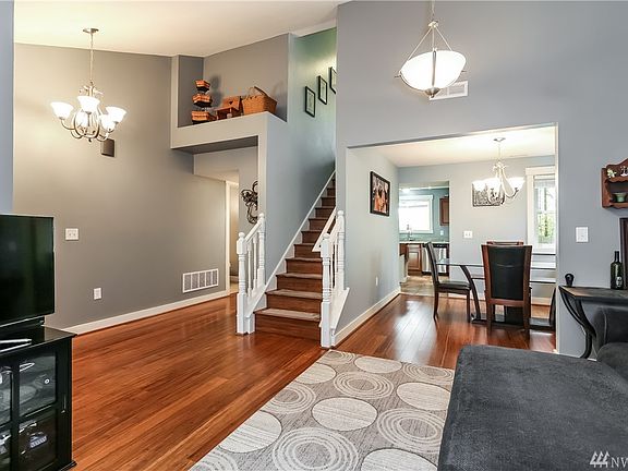 Enter to gleaming hardwoods and contemporary colors