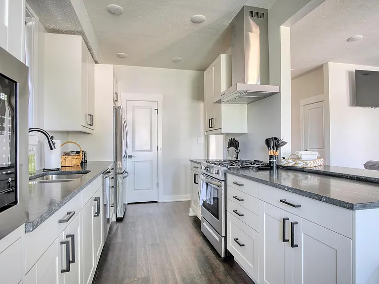 2130 Gent Ave — Photo 5