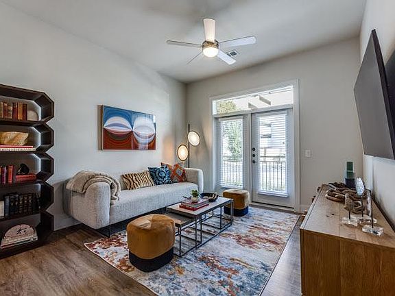 3rd image of 3738 Las Palmas St