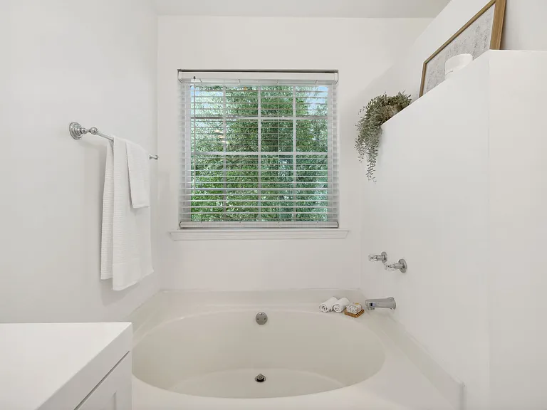 304 Crooked Oak Ct — Photo 14
