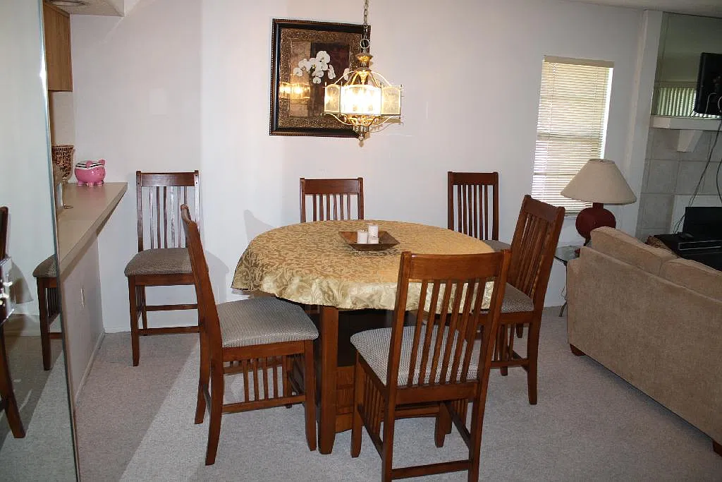 2/2 Second Flr Furnished Lakefront — Photo 3