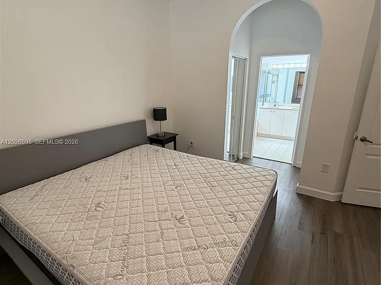 3951 NE 11th Dr — Photo 14