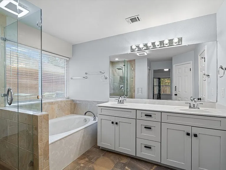 primary en suite bathroom