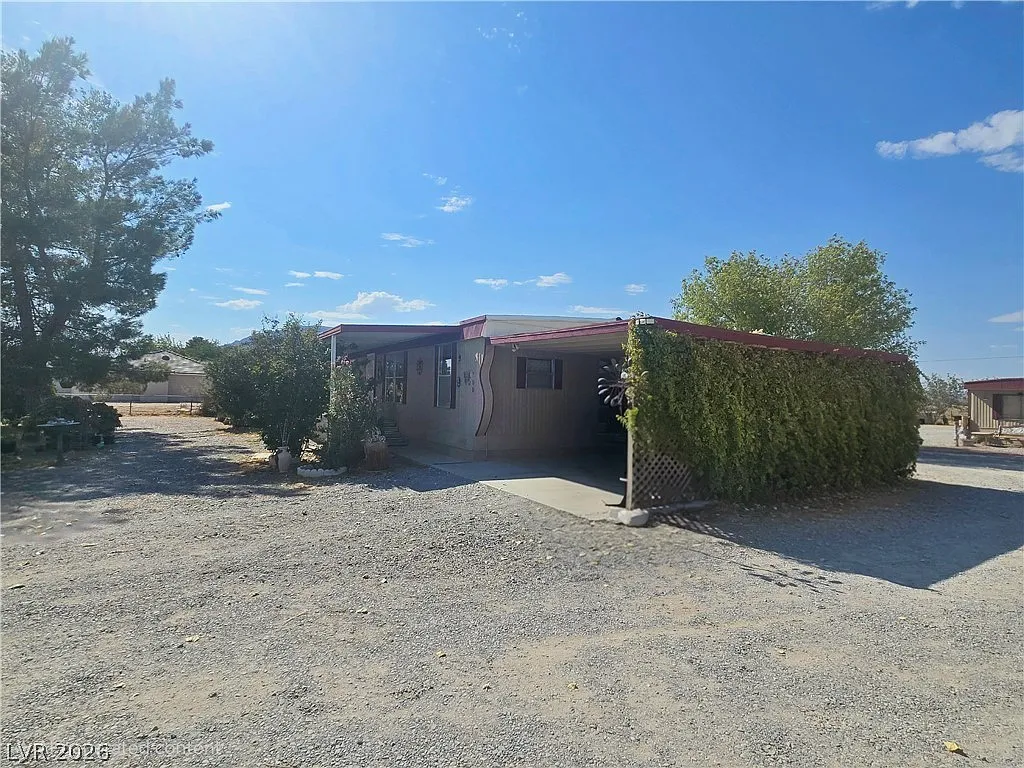 3 bed, 2.0 bath, 1316 sqft, $1,700 — Photo 2