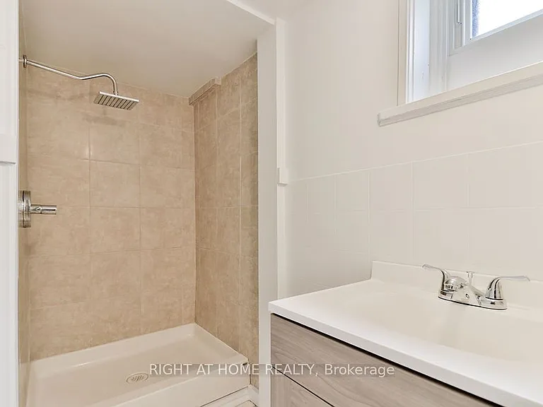 43 Bertram St #BASEMENT — Photo 8