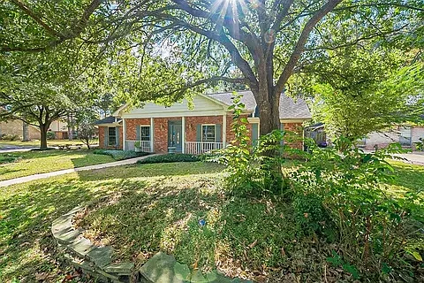 4 bed, 2.5 bath, 2141 sqft, $2,000 — Photo 3