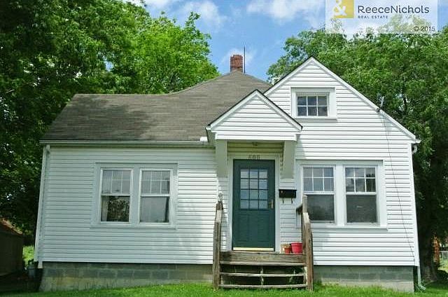 Darling Bungalow in Harrisonville Missouri.  Vinyl Siding. Appro
