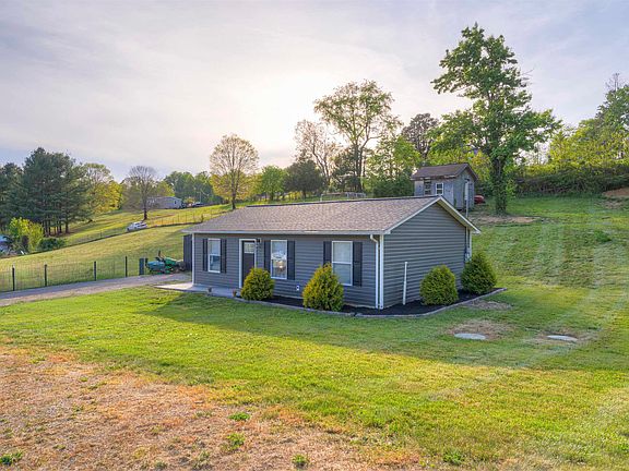3rd image of 134 Sinking Creek Rd