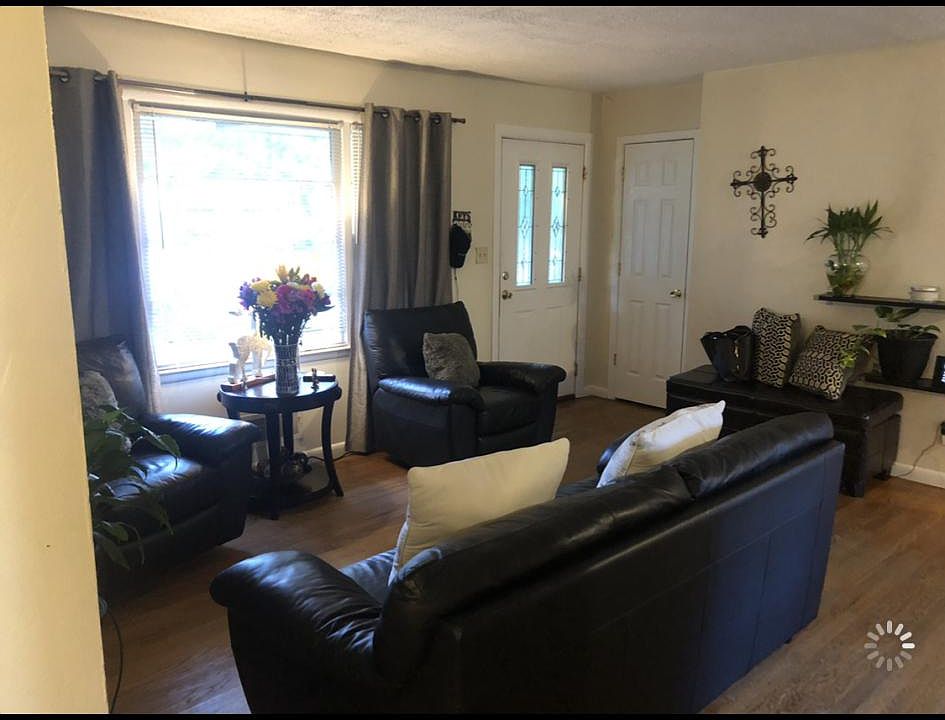 2nd image of 2705 Belaire Cir