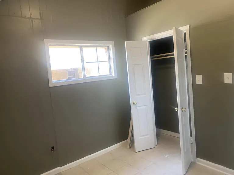 3064 Cromwell Ave — Photo 8
