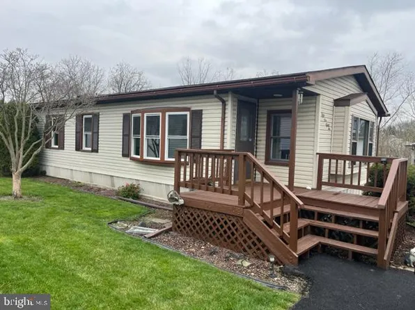 5186 Stone Terrace Dr, Whitehall, PA 18052