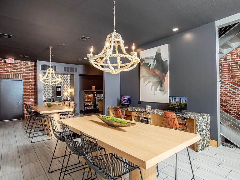 Sabine Street Lofts — Photo 7
