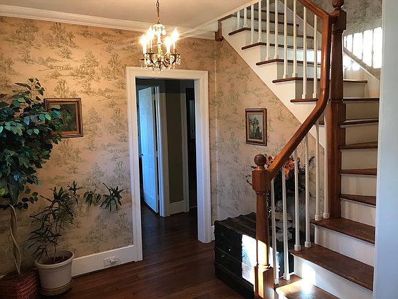 Entry Foyer w Curved Stair
