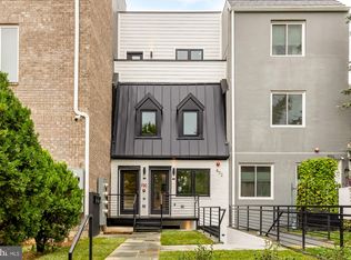 802 21st St NE #PENTHOUSE 3, Washington, DC 20002