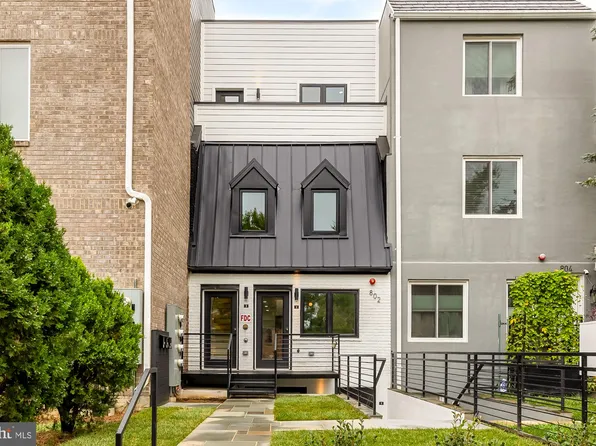 802 21st St NE #Penthouse 3, Washington, DC 20002