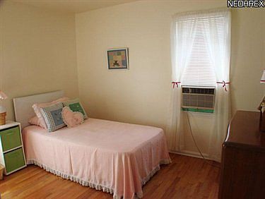 5th image of 931 E 248th St