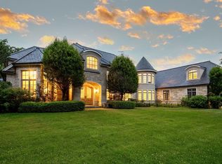 2300 W Old Mill Rd, Lake Forest, IL 60045