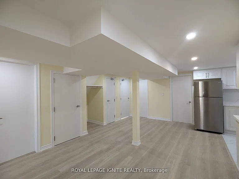 15 Beacham Cres #BASEMENT — Photo 3