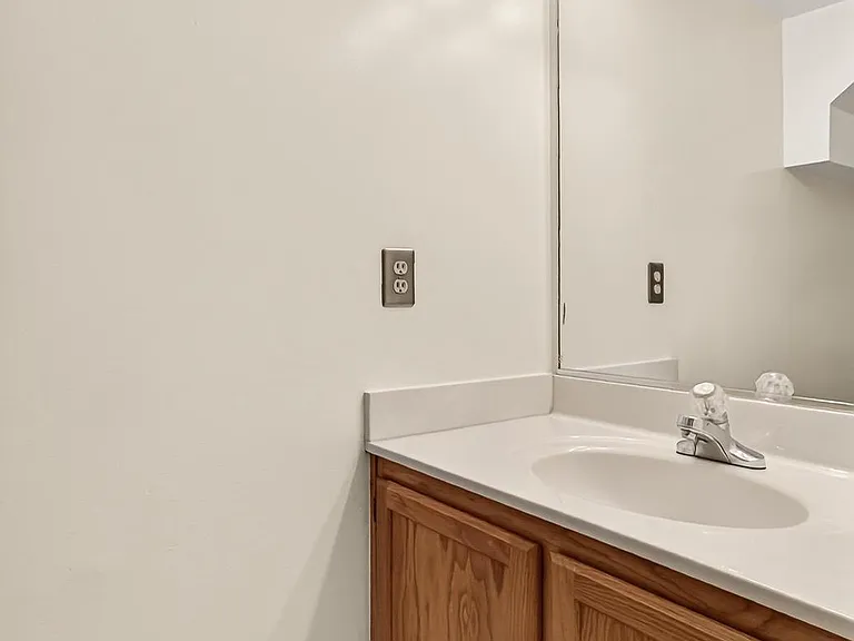 14637 Stream Pond Dr — Photo 40