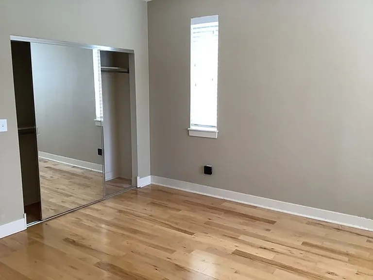 1054 Lincoln Ln — Photo 9