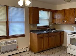 70 E 138th St APT B3, Riverdale, IL 60827