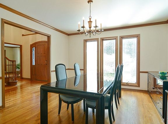 4th image of 4421 Williamsburg Ct
