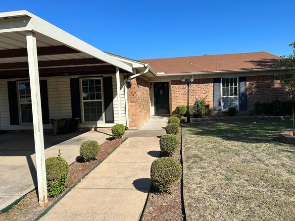 1112 Park Center Ct, Saginaw, TX 76179