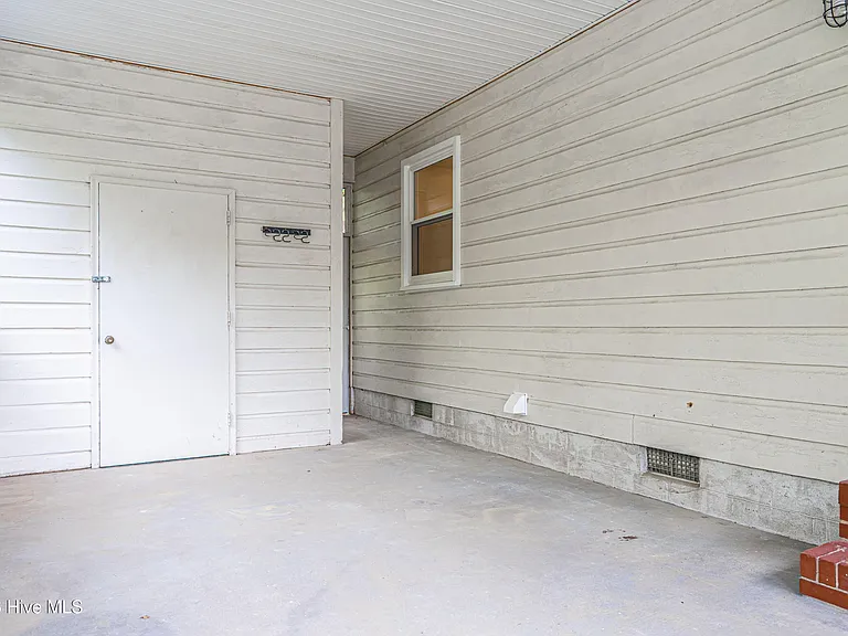 1290 W Wisconsin Ave — Photo 18