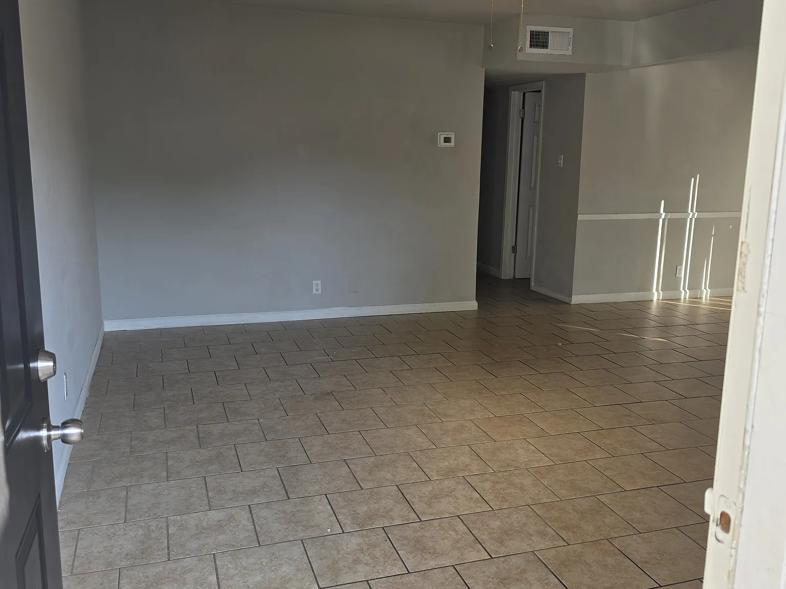 2 bed, 1.5 bath, 984 sqft, $1,300 — Photo 3