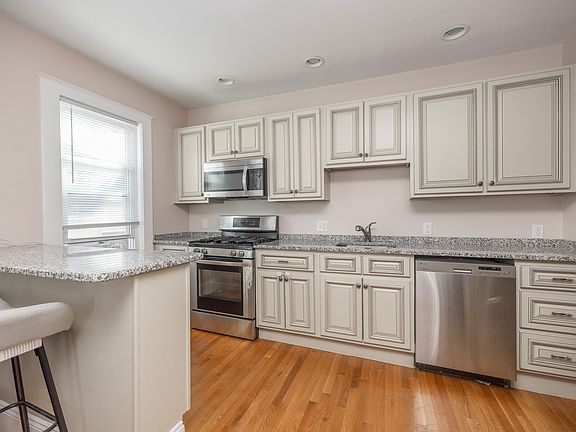 5th image of 43 Savin Ave Floor 2