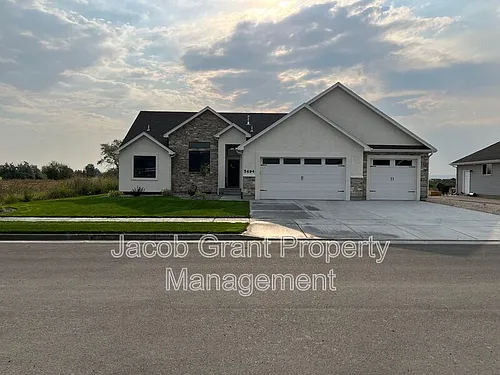 5694 Eaglewood Dr Photo 1