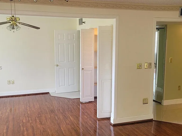 1300 Saint Charles Pl #L19 — Photo 24